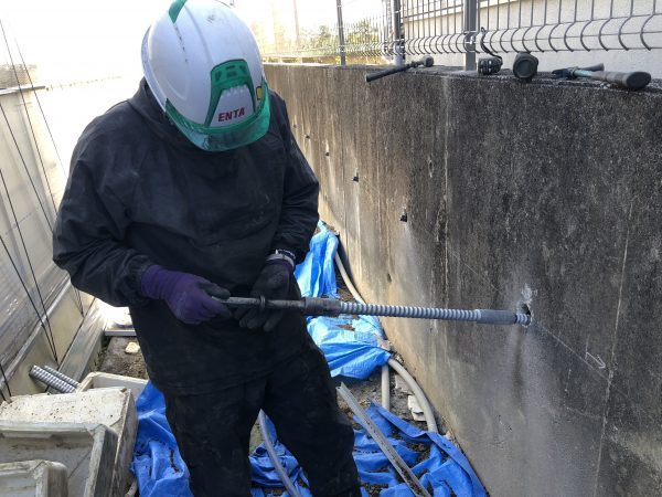 自穿孔ロックボルト　シャンクロッドセット状況