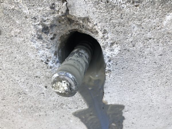 自穿孔ロックボルト　注入完了状況