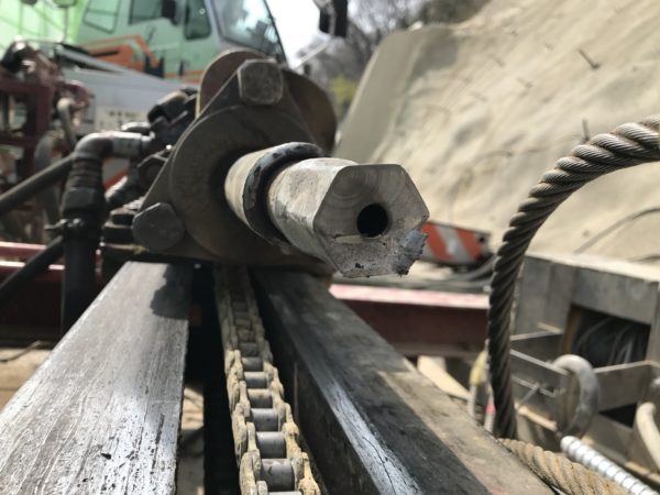 削孔ロッド　折れる