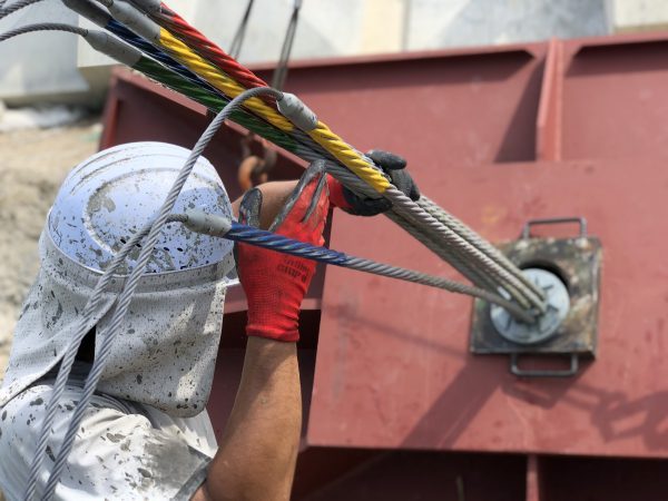 グラウンドアンカー工　緊張工