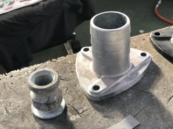 ツルミ　水中ポンプ　吐出口　加工