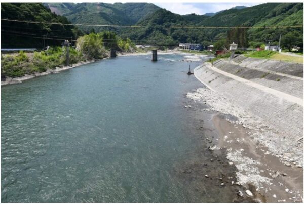 橋脚だけが残されたJR肥薩線第二球磨川橋梁