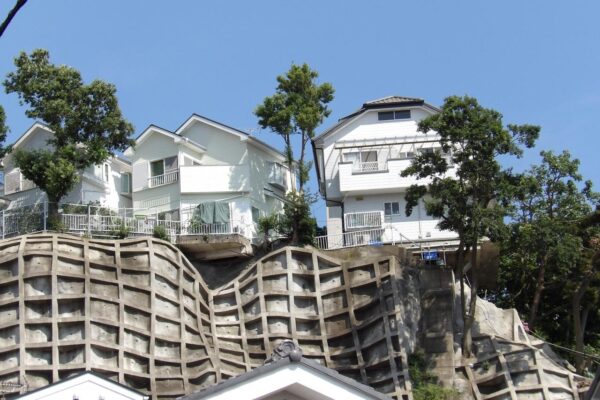 崖　住宅