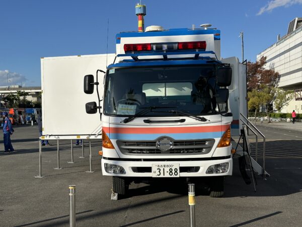 国交省　対策本部車