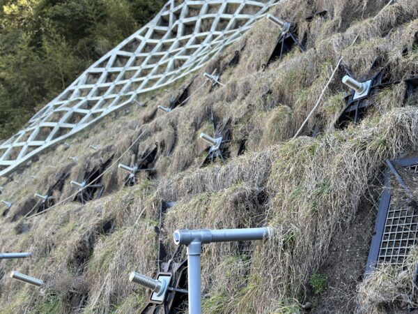 グラウンドアンカー工　法枠工　水抜きボーリング工