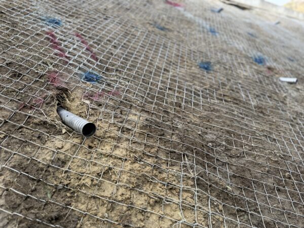 水抜きボーリング工