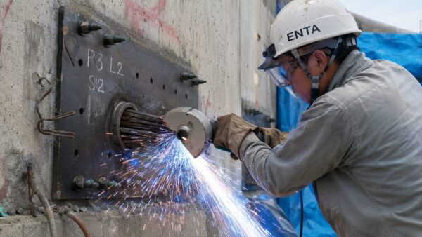 グラインダーでの切断状況