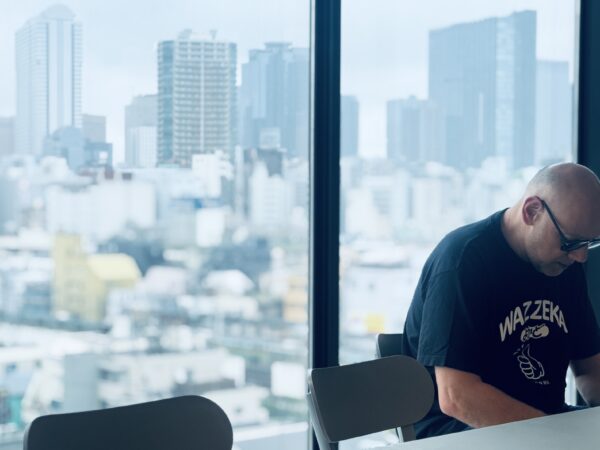 外国人　Tシャツ